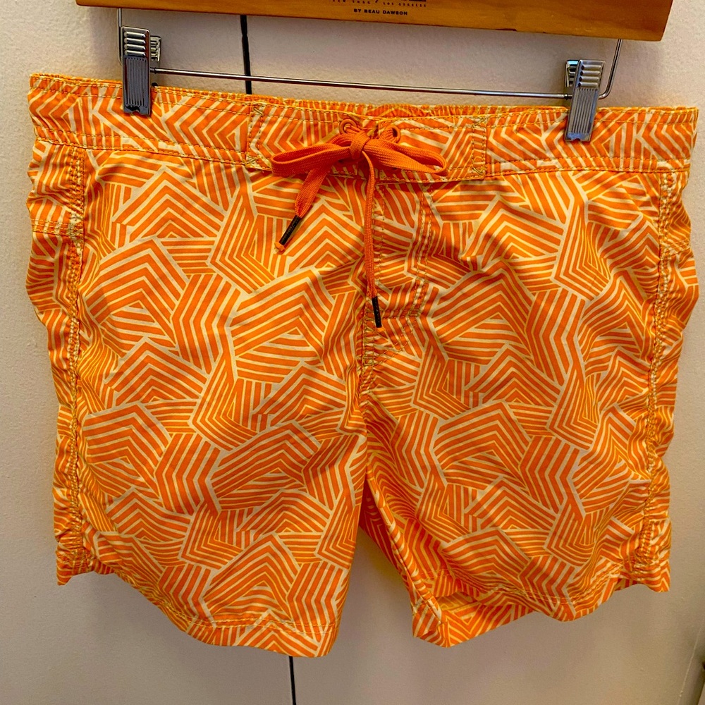 Men’s L swim trunks.